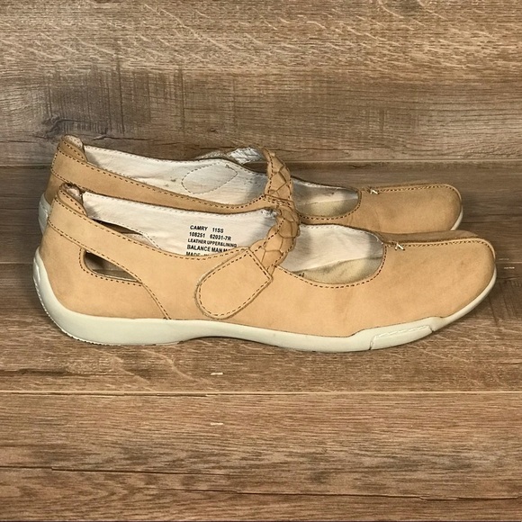 Ros Hommerson Camry Tan Suede‎ Mary Jane Flat - Picture 3 of 16